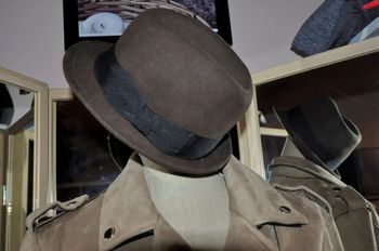 H&M chapeau laine feutrée kaki t.54 tb état