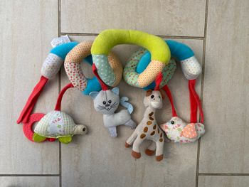 Jouets d'éveil à suspendre