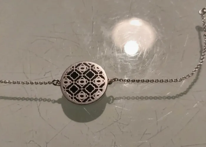 Bracelet fin avec pendentif style oriental. - photo numéro 3