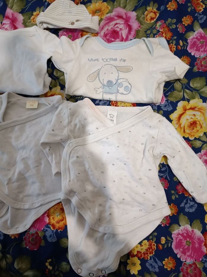 Lot 5 body + 1 bonnet 1 mois - photo numéro 3