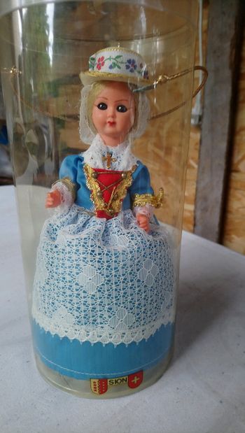 Poupée de collection Sion (Suisse)