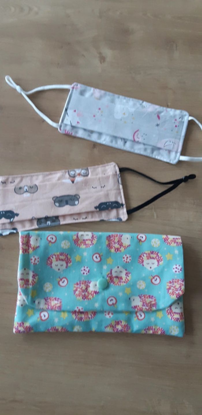 2 masques et 1 pochette