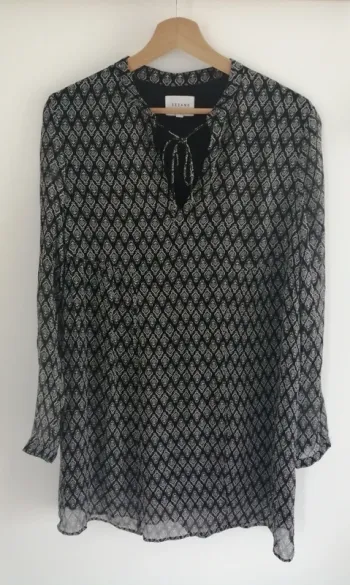 Robe sezane modèle lane noir imprimé ethnique