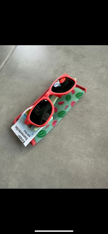 Lunettes de soleil fille avec étui