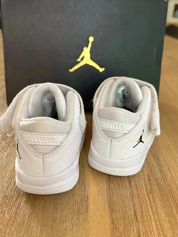 Baskets Nike Jordan taille 19,5 - photo numéro 5