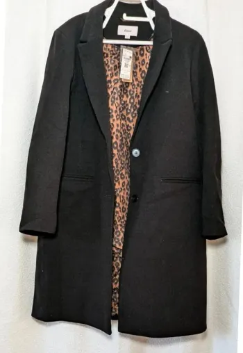 Manteau long coupe droite taille 40 noir intérieur motif léopard