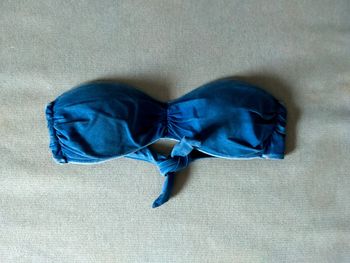 Haut de bikini bandeau bleu velours – Taille 36 – 1 seul exemplaire disponible