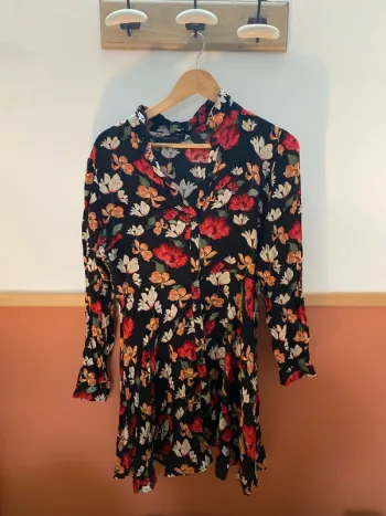 Robe noire fleurie Zara premium