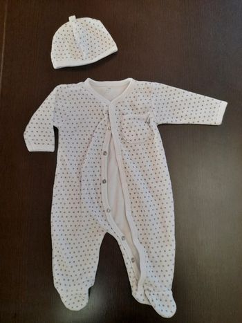 Pyjamas blanc étoiles gris taille 50 cm