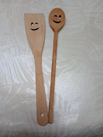 Cuillères en bois smileys 
