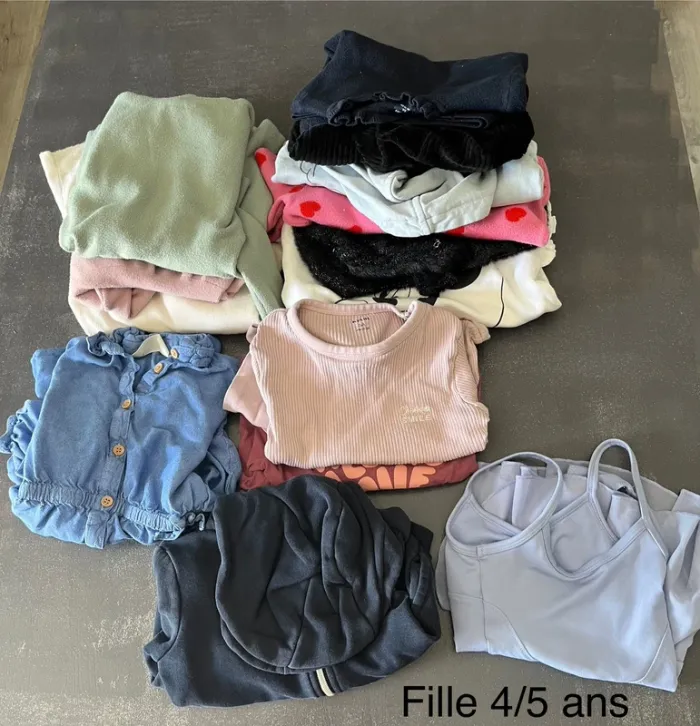 Lot de vêtements fille, 4/5 ans