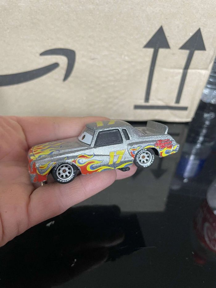 Voiture Cars Darrell Cartrip Disney Pixar - photo numéro 2