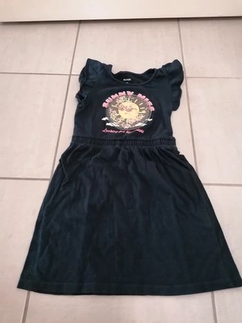 Robe très bon état avec petites perles qui bougent dans la bulle