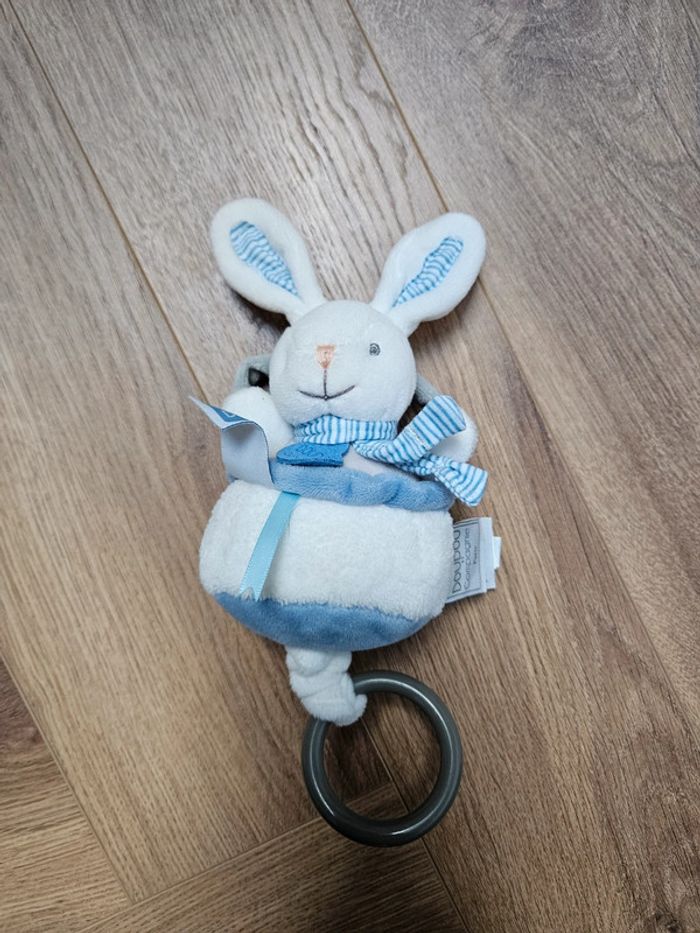 Lapin musical doudou et compagnie