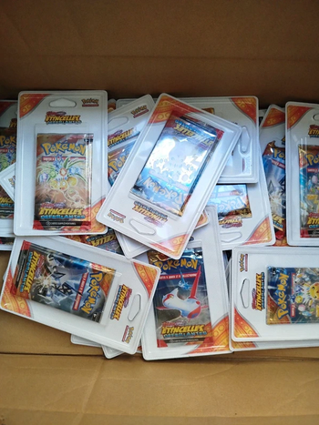 Lot de 5 arsets pokemon (20 boosters blister)  étincelles déferlantes neufs en français