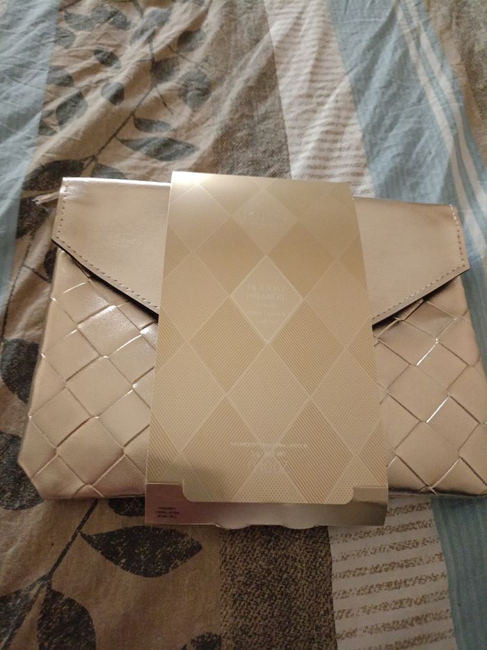 Pochette et rouge à lèvre Kiko neuve - photo numéro 2