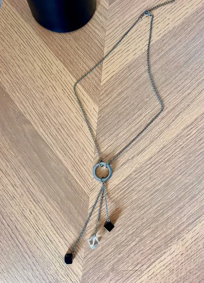 Collier chaîne argenté avec pendentif perles noires et transparentes - photo numéro 3