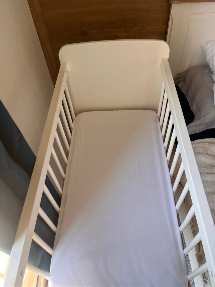 Lit bébé à bascule Vertbaudet + 2 matelas (1 neuf, 1 très bon état) - photo numéro 3