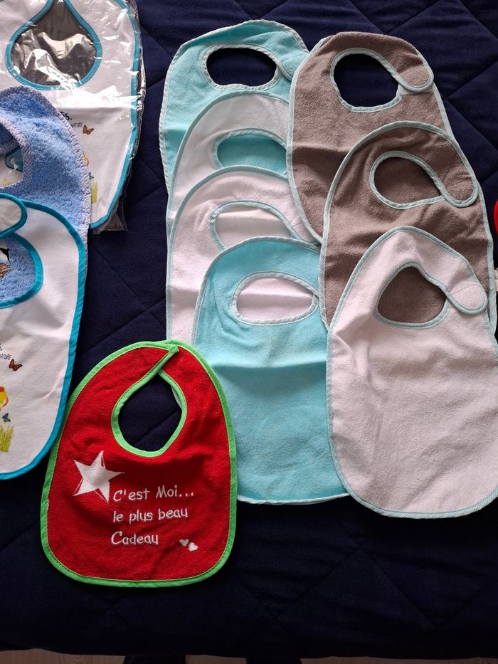 Lot bavoirs - photo numéro 2