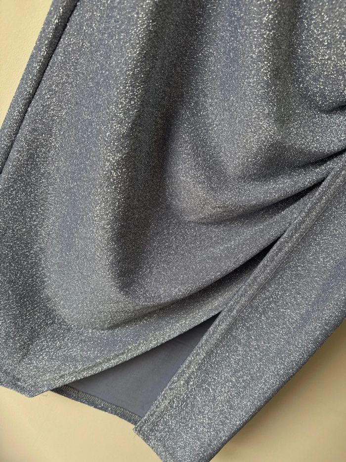 👗Robe - bleu argenté avec des paillettes- très bon état - photo numéro 4