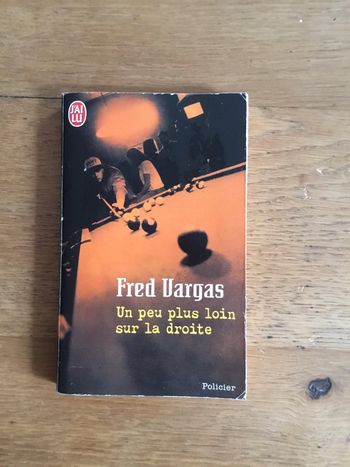 Livre « un peu plus loin sur la droite »