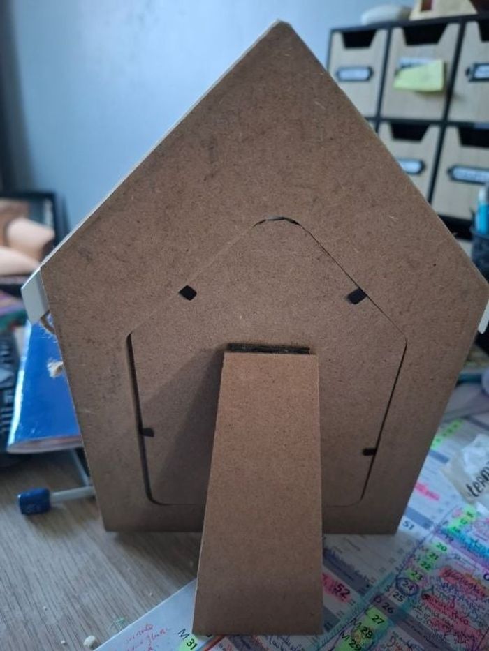 Cadre en bois forme de maison