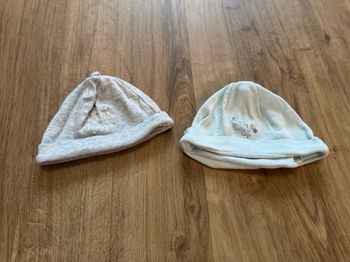 Lot de 2 bonnets naissance sans marque bébé très bon état