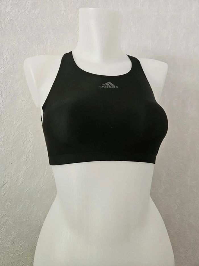 Brassière.
Adidas.
Taille : 36 (voir étiquette)
