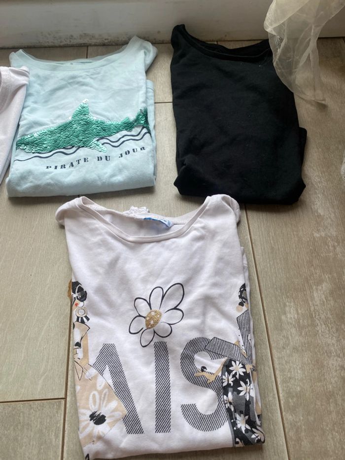Lot de trois, T-shirts plus deux offerts - photo numéro 2