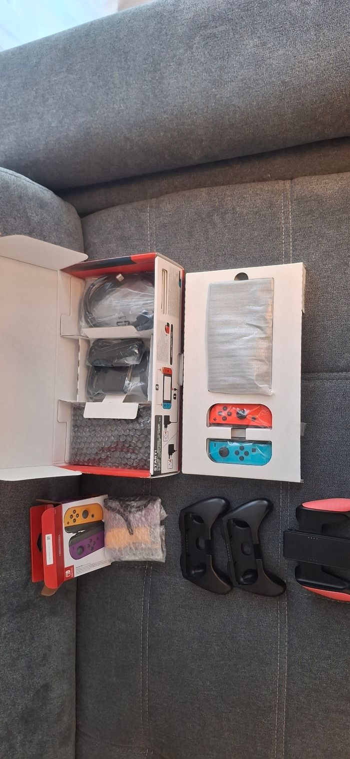 Console Nintendo Switch + accesoires - photo numéro 6