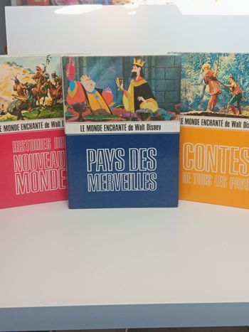 Lot 3 livres vintage Disney Le monde enchanté de Walt Disney 256 page chacun dépôt légal 2itri 1978