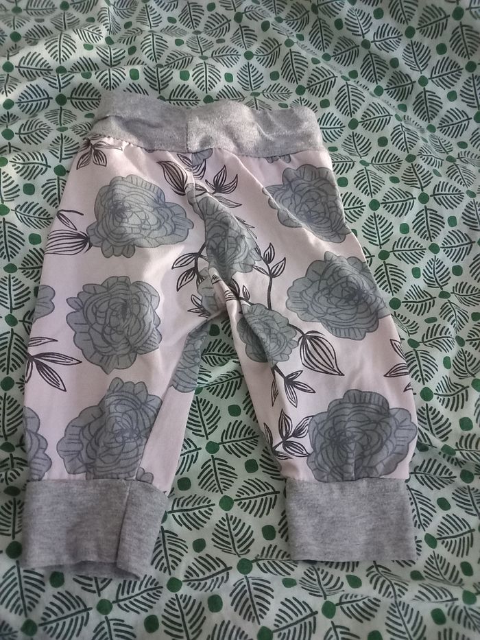 Lot 3 pantalons enfant 6 mois - photo numéro 2