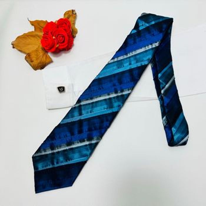 Cravate à rayure plissée - bleu marine noir satinée - 10 cm - très bon état - photo numéro 8