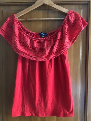 Haut rouge taille 40.