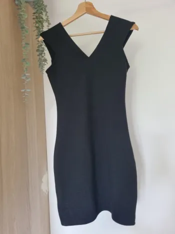 Robe noire moulante MANGO
