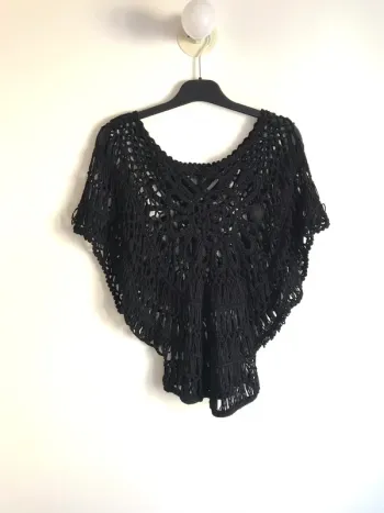 Haut en crochet noir ouvert taille 36