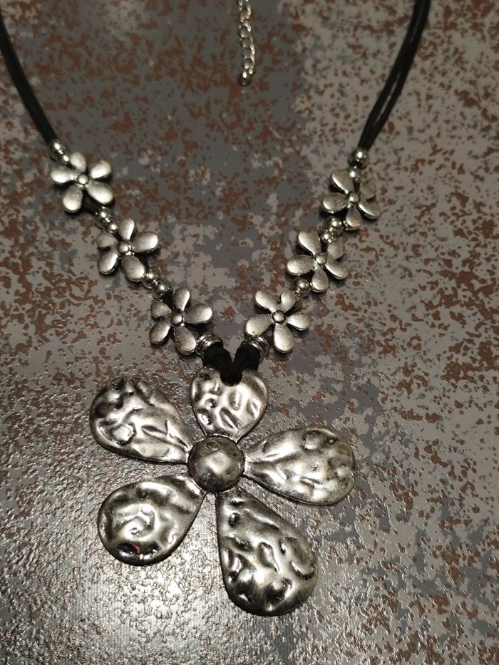 Collier fleurs - photo numéro 7