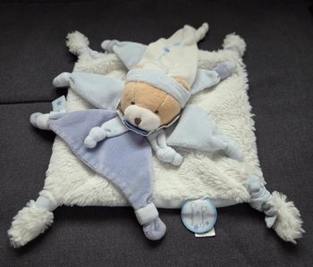 Doudou et compagnie ours Petit chou carre plat blanc et bleu