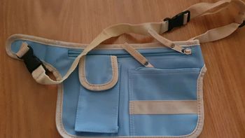 pochette banane bleu ciel