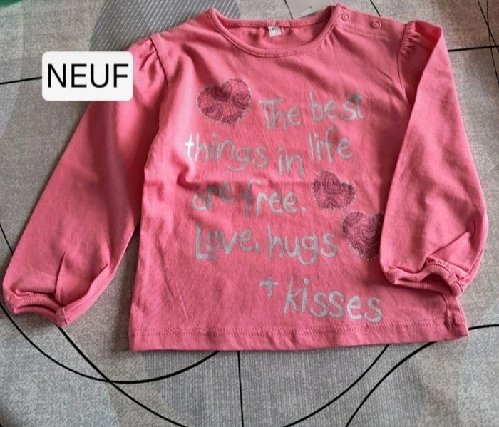 Lot vêtements Tee-shirts et pyjama NEUFS pour fille 1 an (80) - photo numéro 4