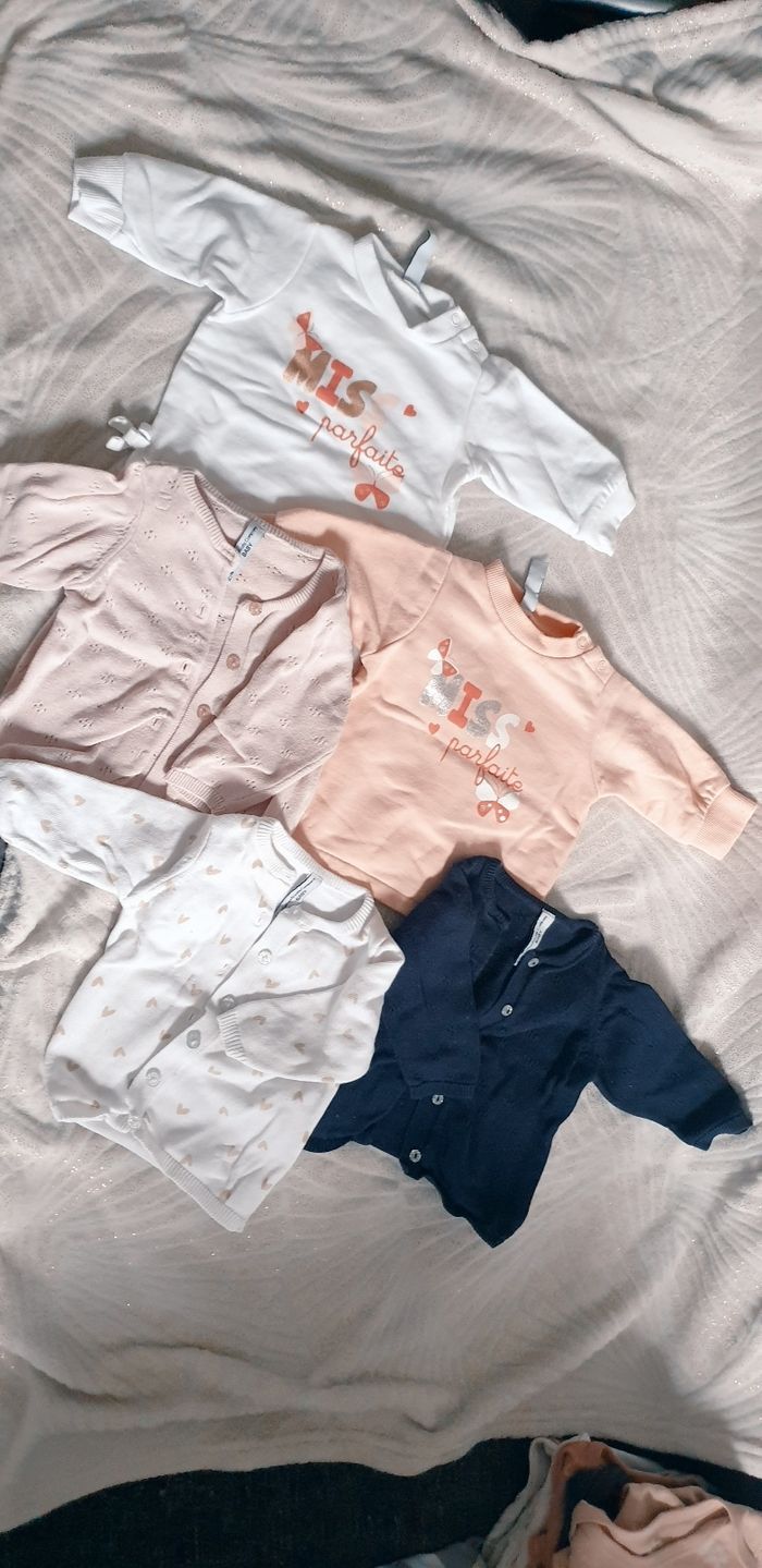 Lot vêtements 3mois fille - photo numéro 4