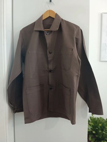 Veste de travail vintage,
En coton,
Marron,
Neuve.