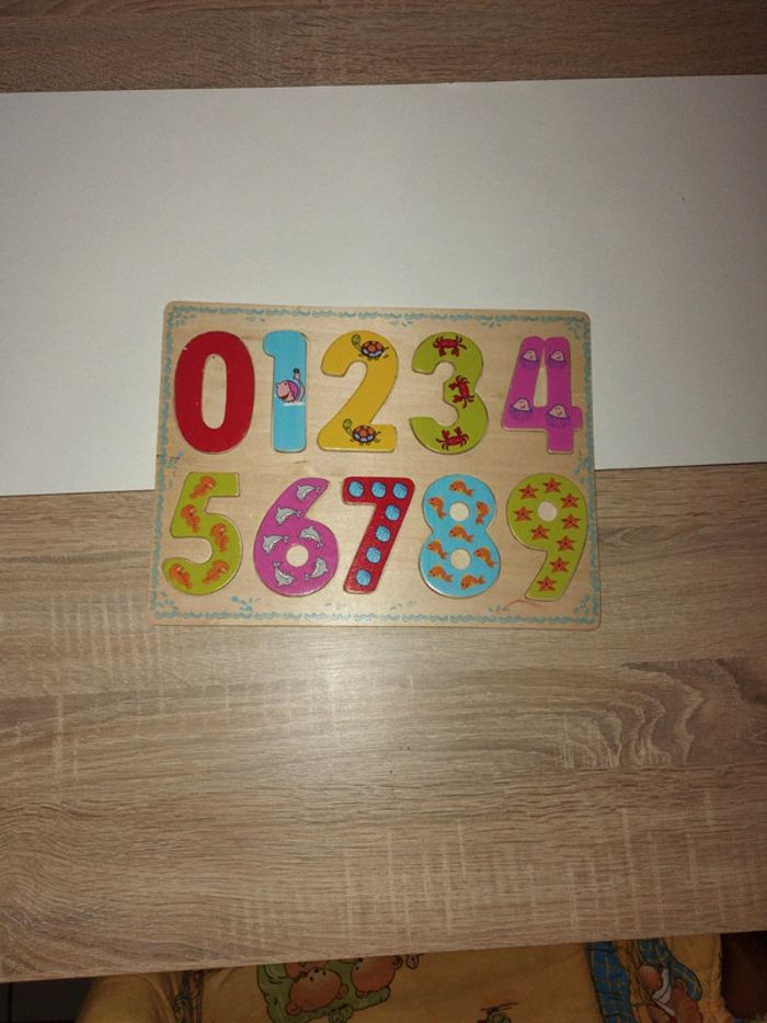 Puzzle bois forme chiffres