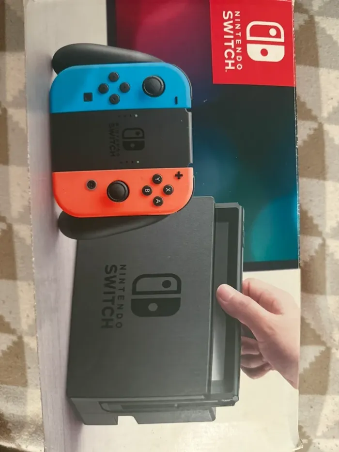 Pack Nintendo Switch V1 (Première Génération) avec de nombreux accessoires et housse de transport. - photo numéro 10