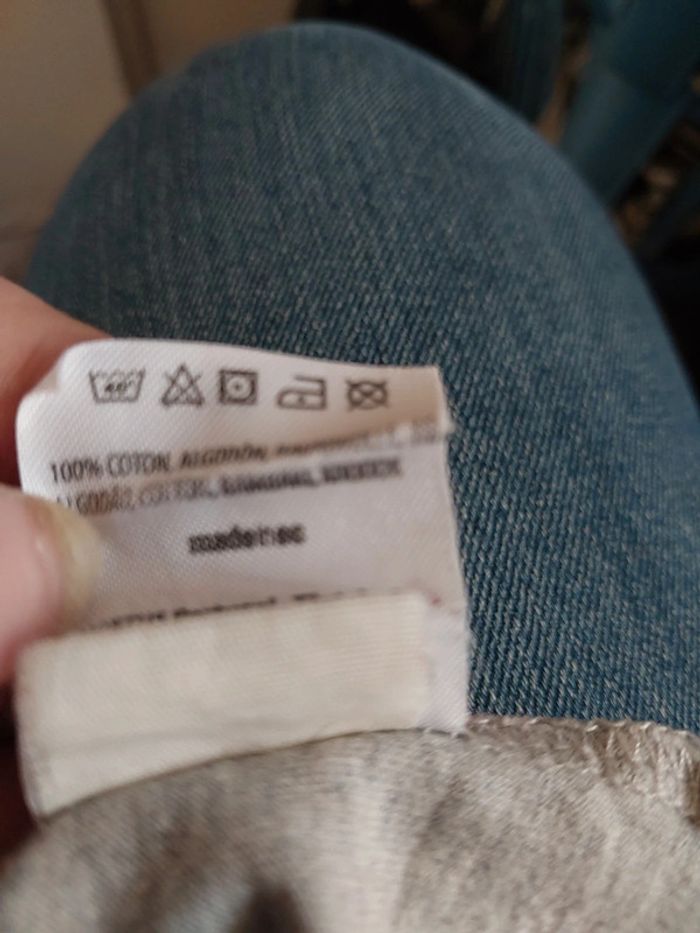 Tee-shirt gris " Un dur au cœur tendre " Taille 8 ans - photo numéro 3
