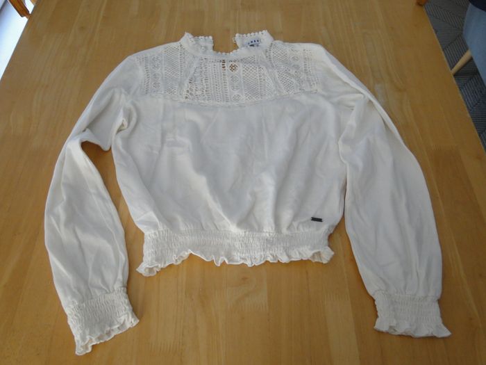 Haut manche longue type dentelles