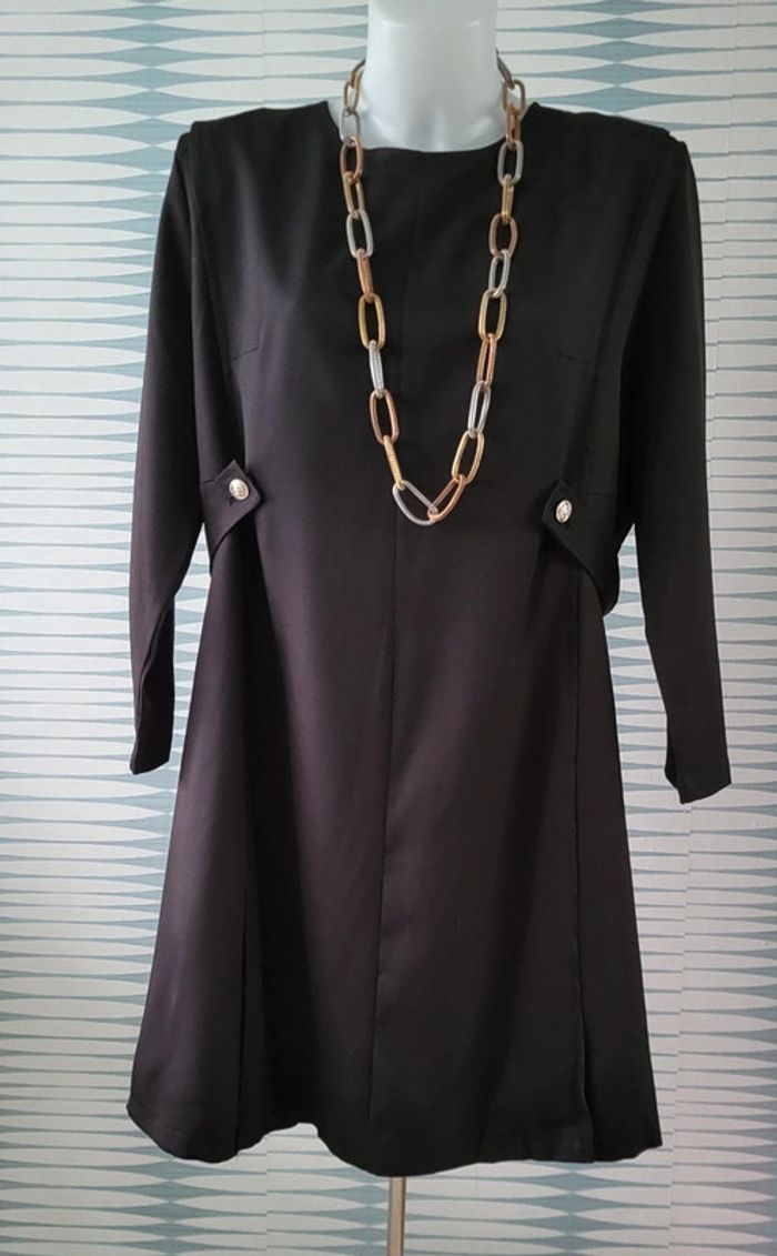 Robe noire à martingale et manches longues Christy taille 3 (44/46) neuve avec étiquette
