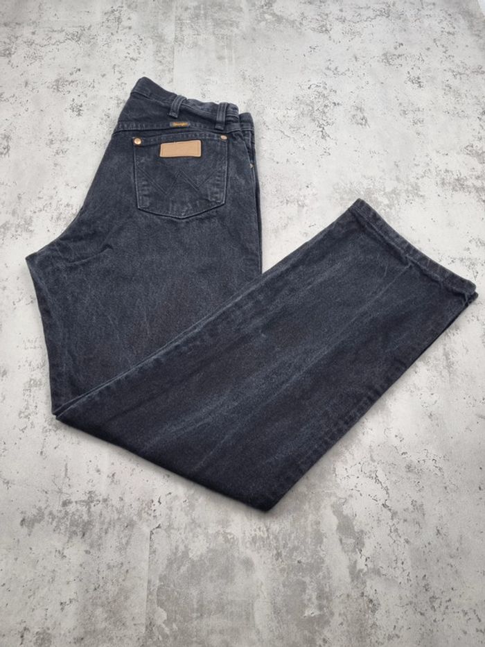 Jean Wrangler noir Taille 34x32 (mesures en photos)