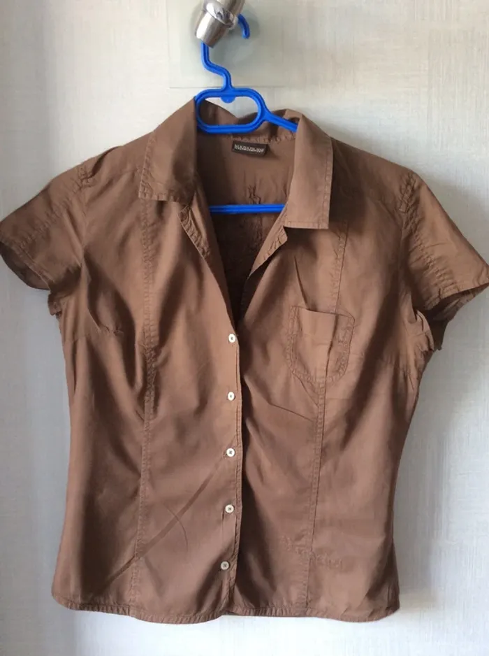 Chemisier marron manches courtes