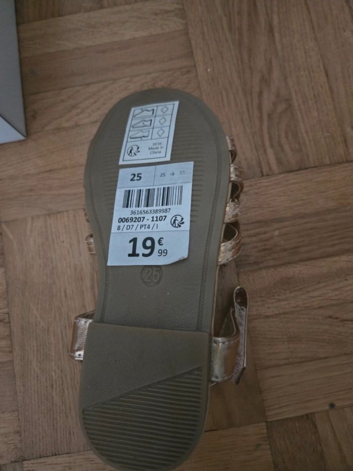 Sandales neuves taille 25 liberto - photo numéro 3